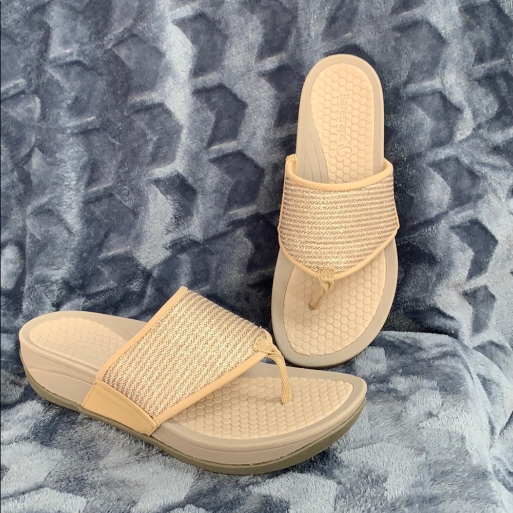 Size 8.5 Bare Trap wedge sandals